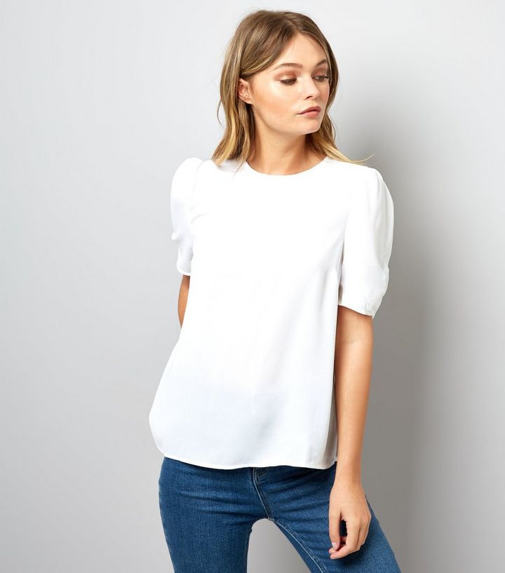 كوليكشن T-shirt-blanc-%C3%A0-manches-bouffantes-fronc%C3%A9es