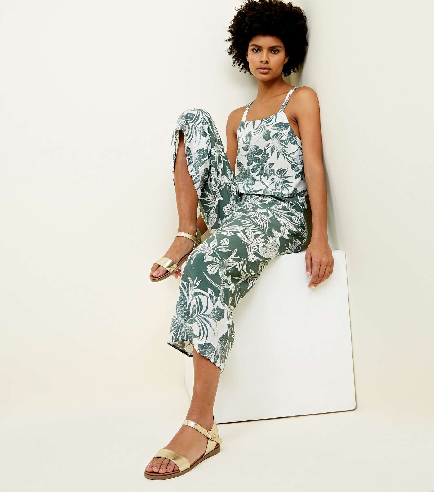 Green Tropical Leaf Print Cropped Trousers Image 5