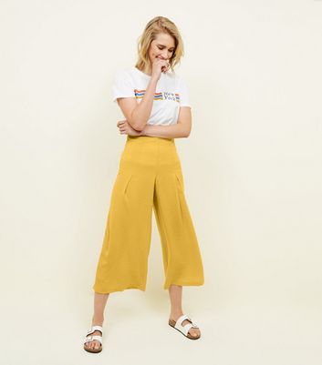 mustard cropped trousers