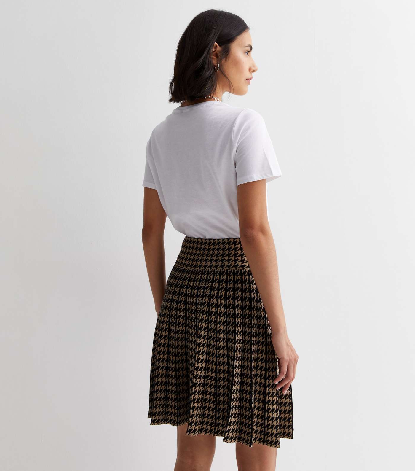 Cameo Rose Brown Dogtooth Pleated Mini Skirt Image 4