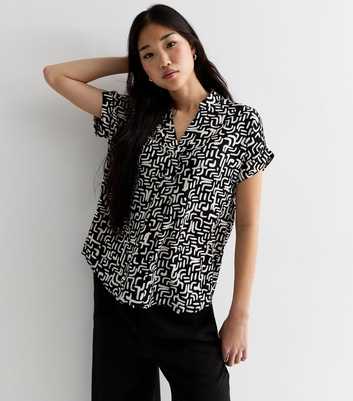 Black Abstract Print Short Sleeve Shirt