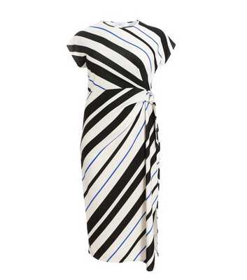 QUIZ Curve Abstract Stripe Maxi Dress