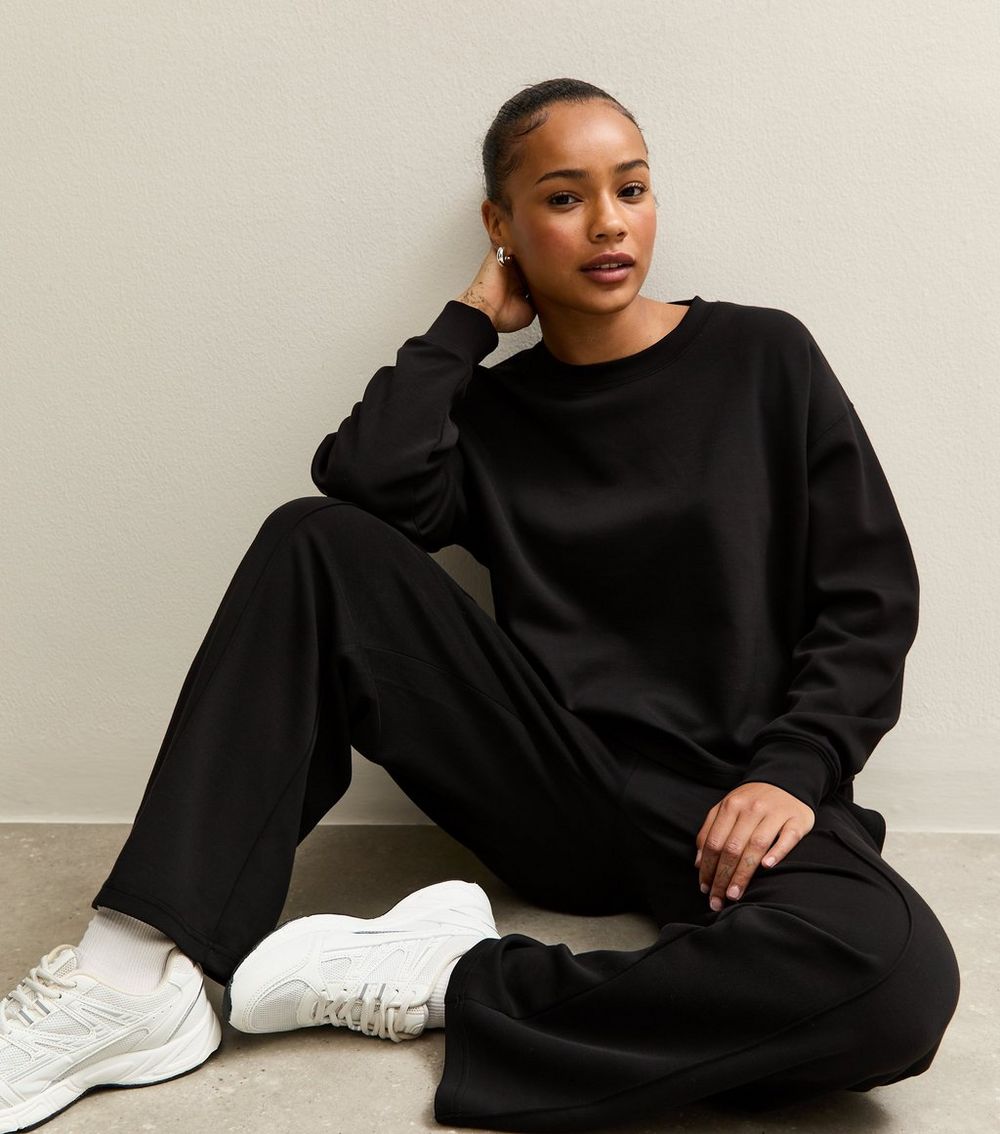 Petite Black Oversized Crew Neck Sweatshirt