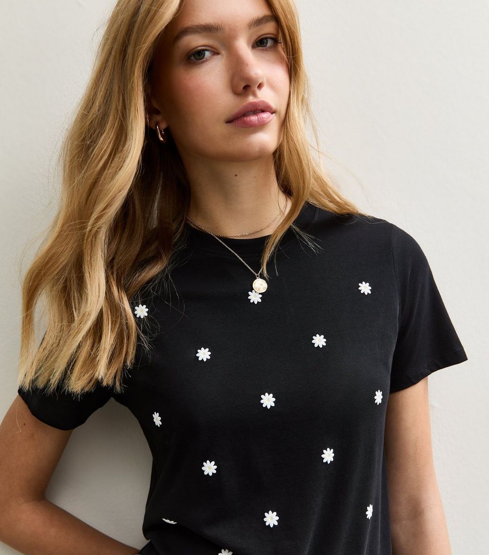 Black Daisy Print Relaxed T