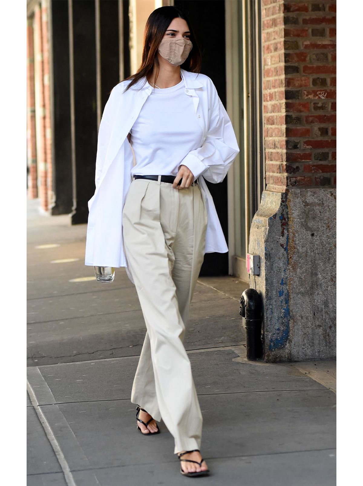 Women's Oversized Clothing Tips and Ideas  Oversized outfit, White shirt  outfits, Oversized shirt outfit