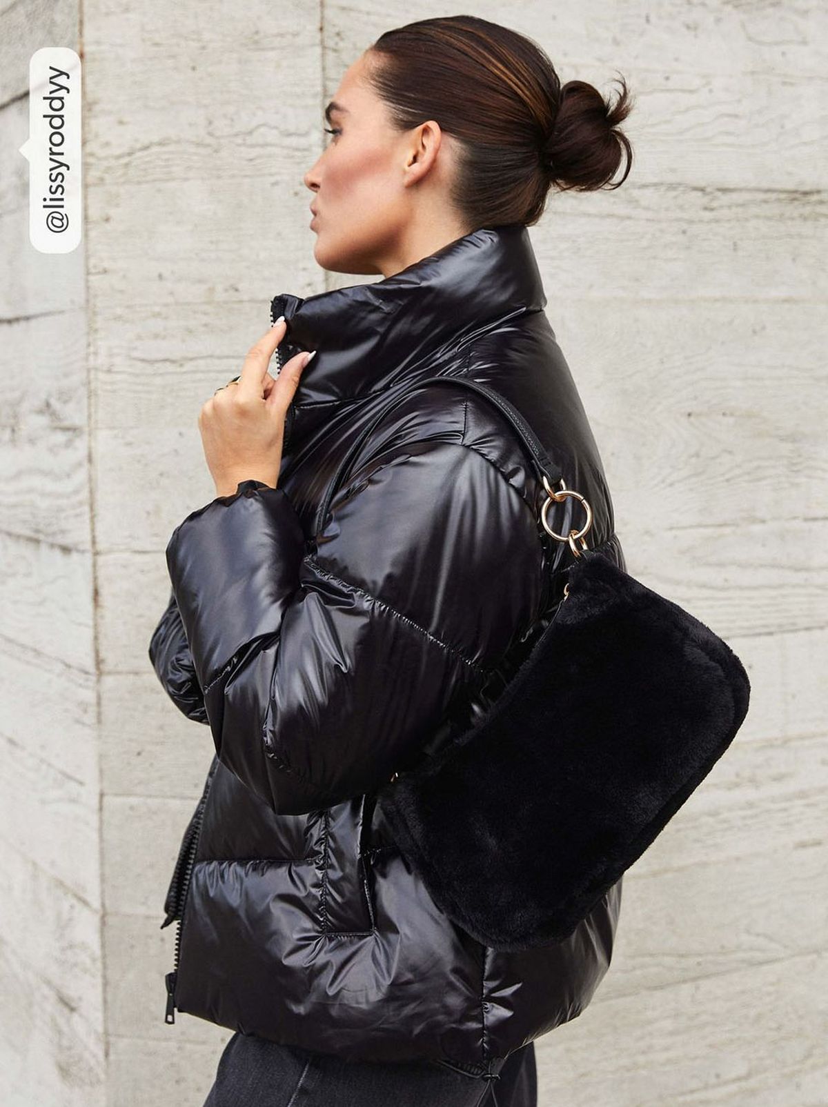 Women's black faux fur shoulder bag	