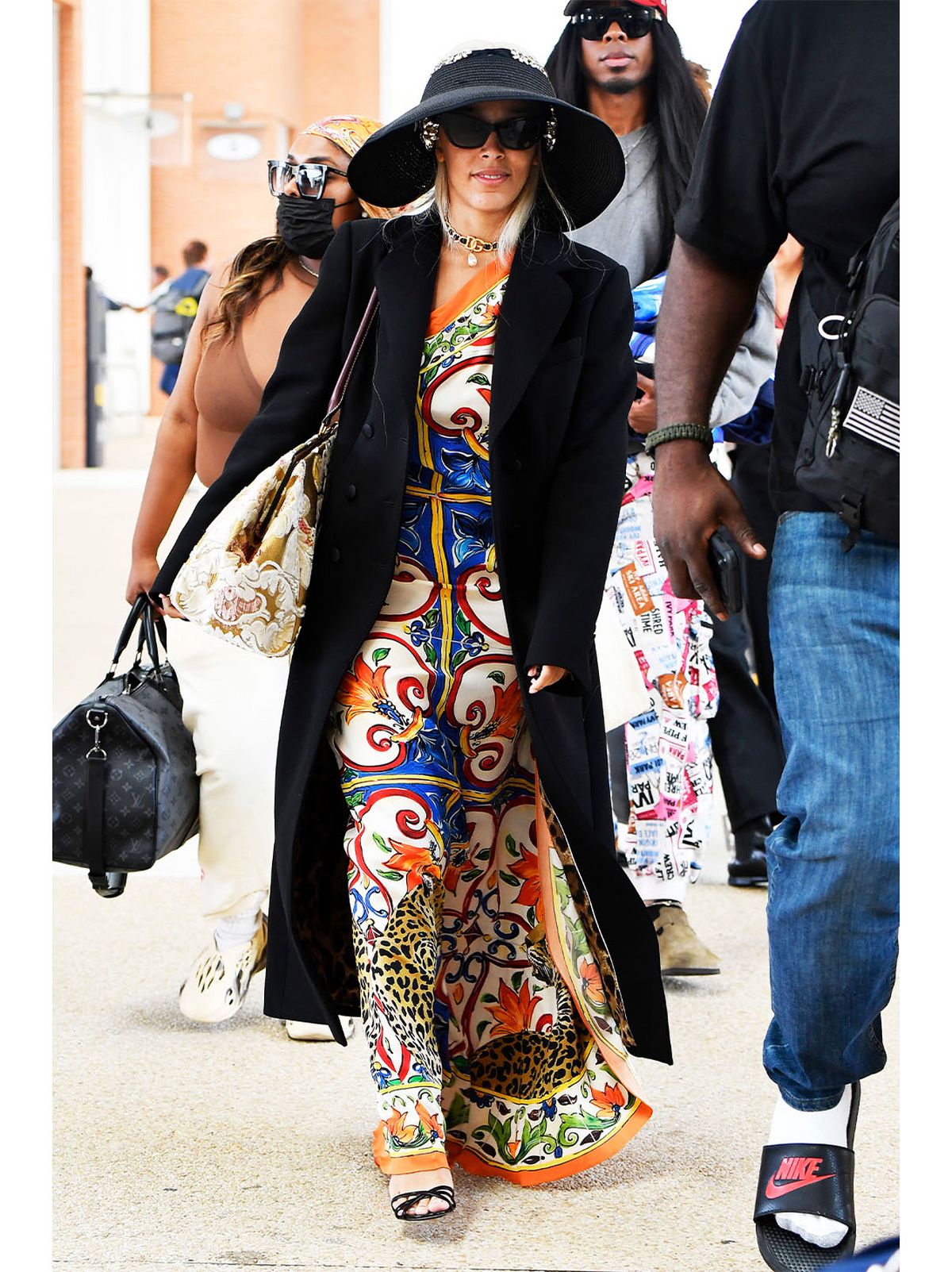 Photos: Celebrities at Airports Wearing Comfy Clothes