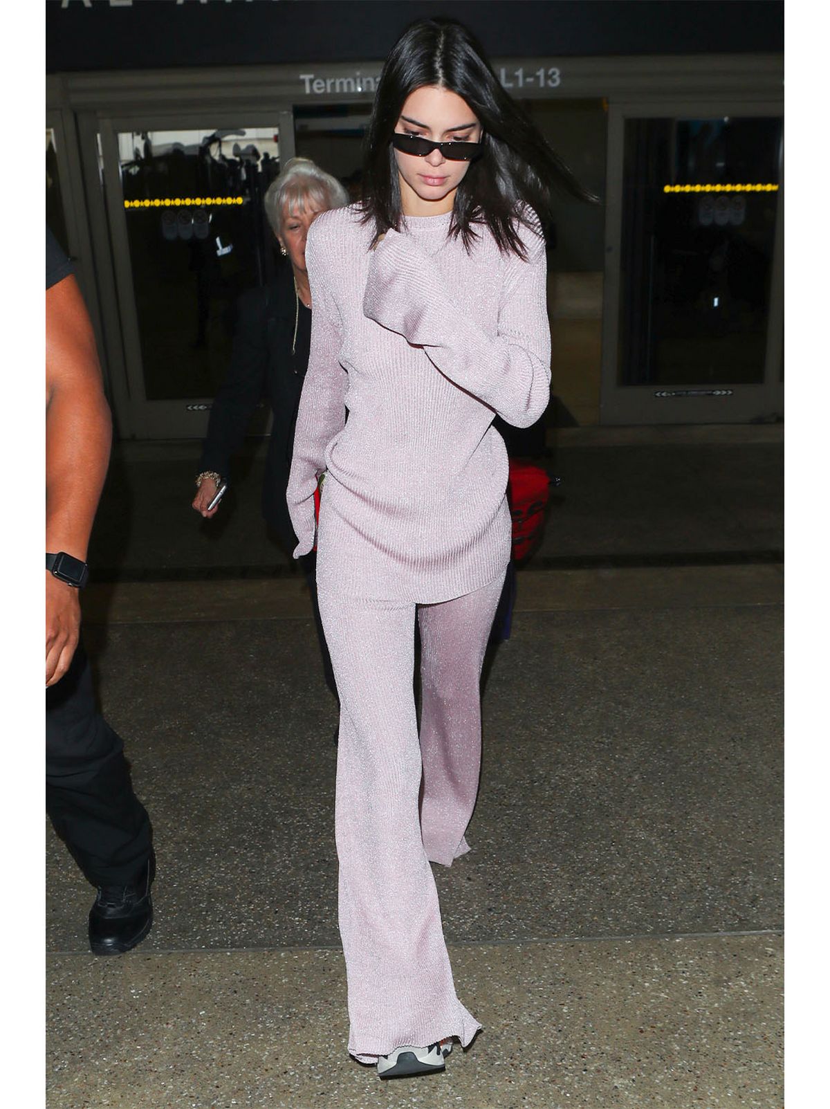 Kendall Jenner Airport Outfit	
