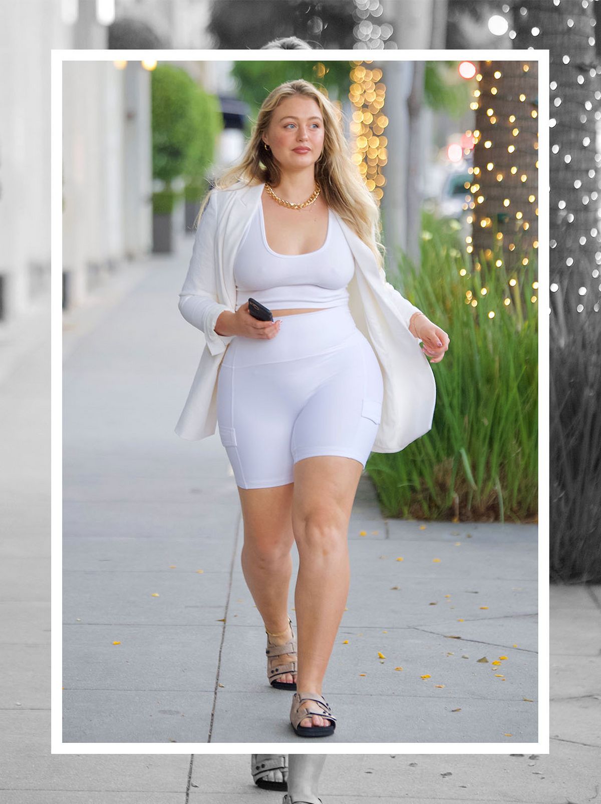 Iskra Lawrence Holiday Outfit