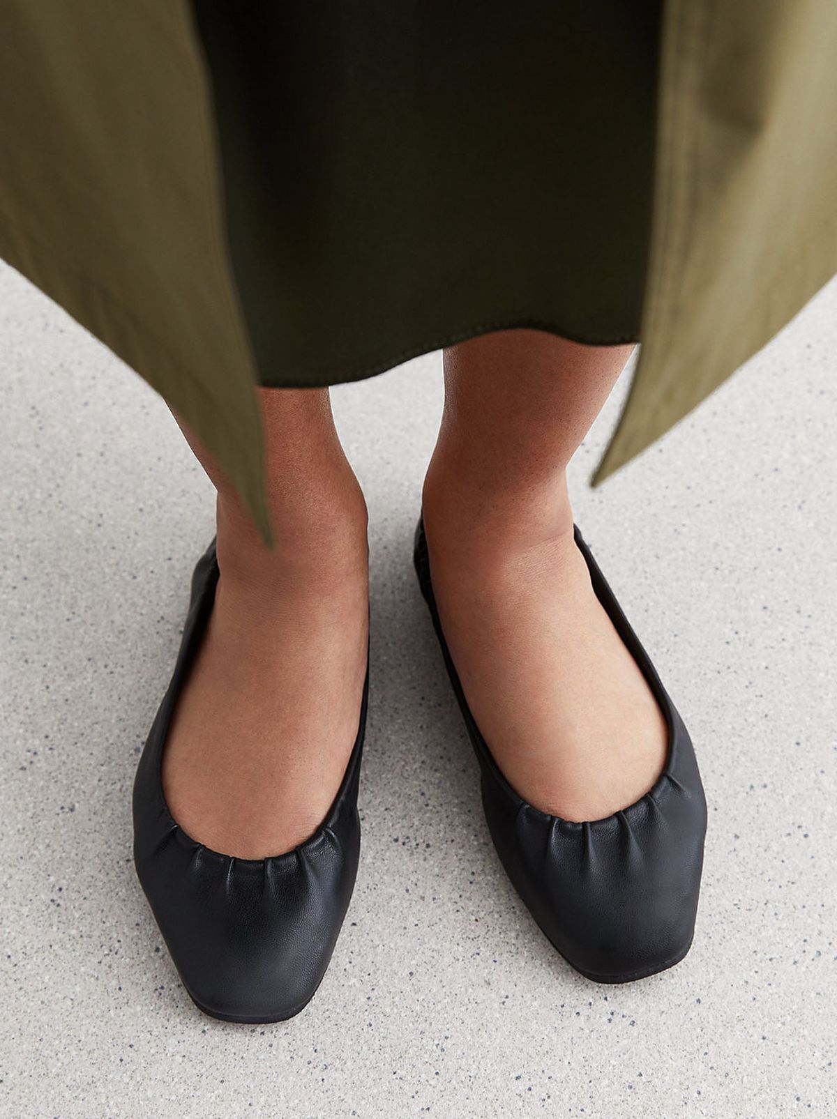 Black Ruched Ballerina Pumps