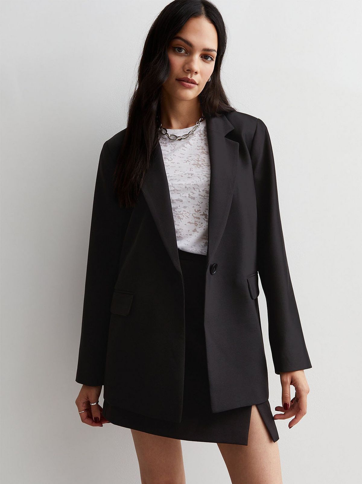 Capsule wardrobe black blazer