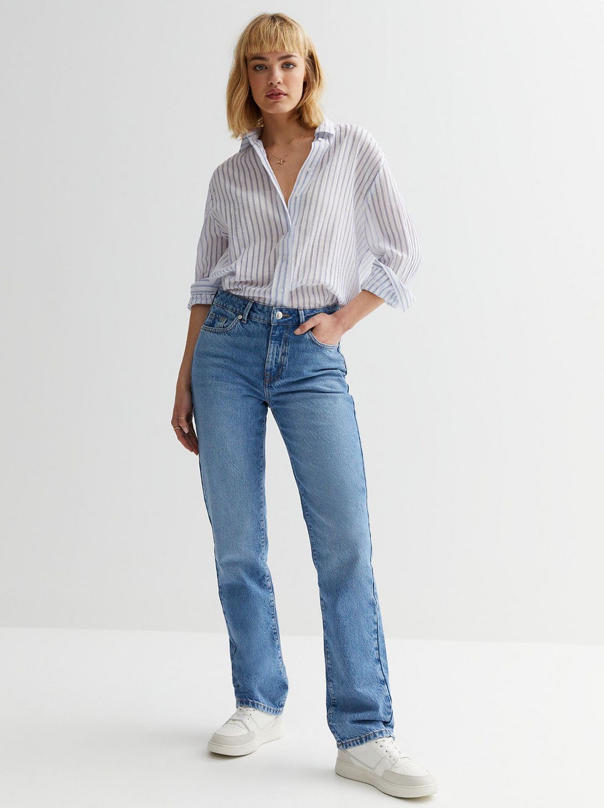 Capsule wardrobe blue jeans