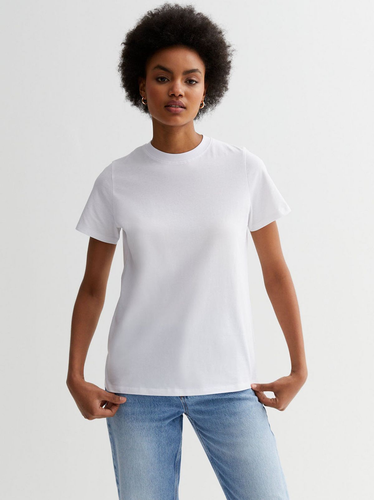 Capsule wardrobe white tee