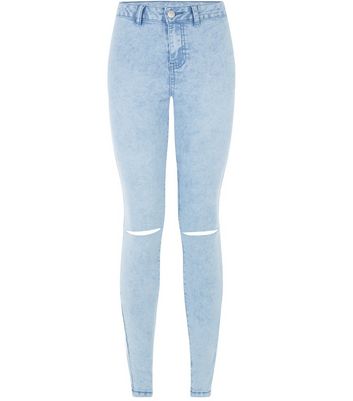 light blue ripped knee jeans