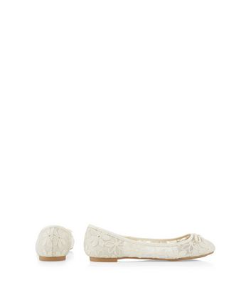 girls cream ballet shoes