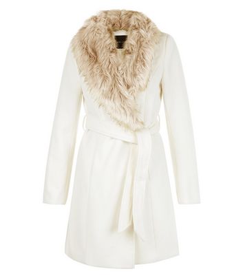 beige fur collar coat