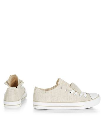 cream plimsolls