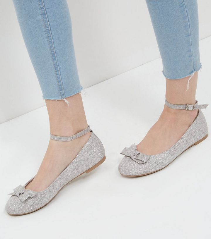 Cremeweisse Ballerinas Mit Fesselriemchen Weite Passform New Look