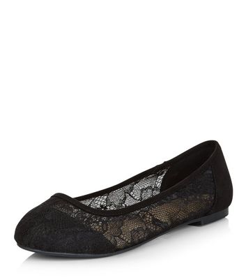black lace ballet pumps