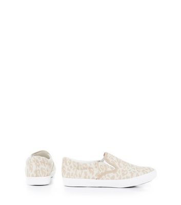 cream plimsolls