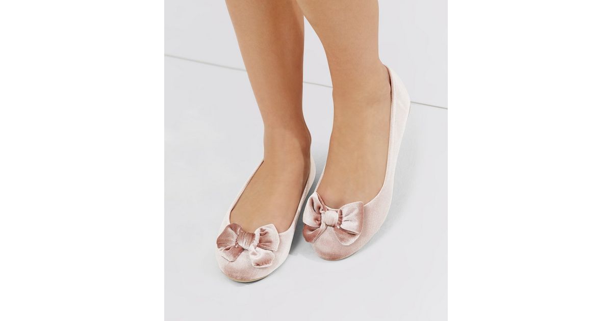 Wide Fit Pink Velvet Bow Front Ballet Pumps New Look