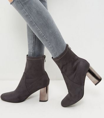 bottines grises à talon en suedine bottines grises à talon en suedine