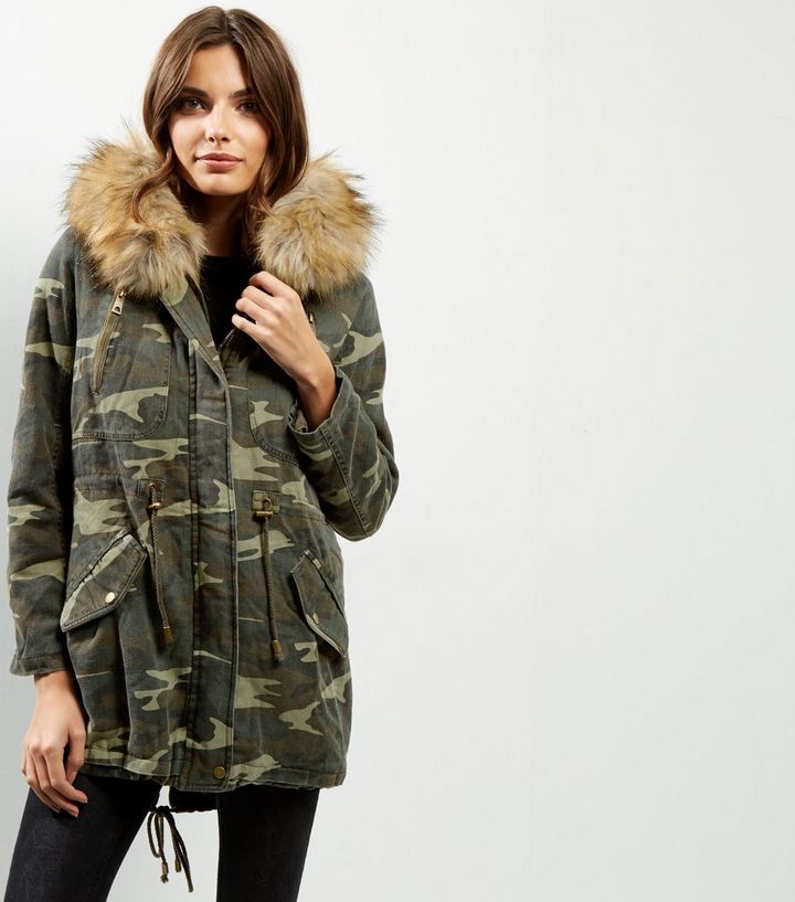 Blue Vanilla Gruner Parka Mit Camouflage Muster Und Fake Fur Besatz New Look