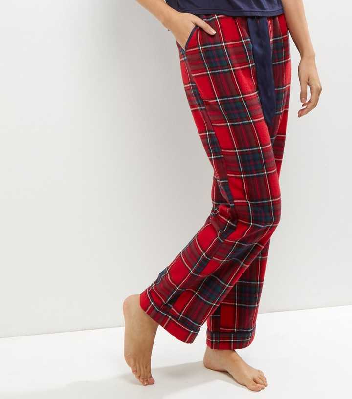 https://media2.newlookassets.com/i/newlook/389342669/womens/clothing/nightwear/red-check-cotton-pyjama-bottoms.jpg?strip=true&qlt=50&w=720