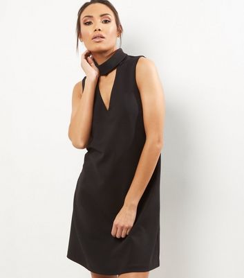 black sleeveless tunic dress