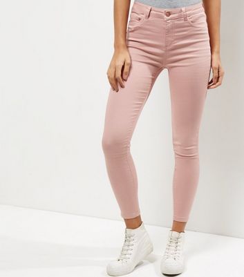 Jean skinny rose pâle serré aux 