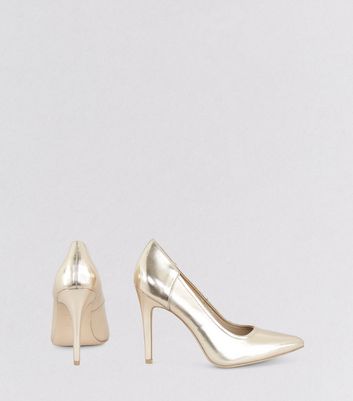 gold pointed court shoes