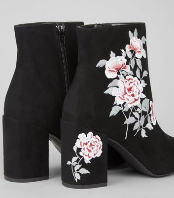 boots with embroidered flowers