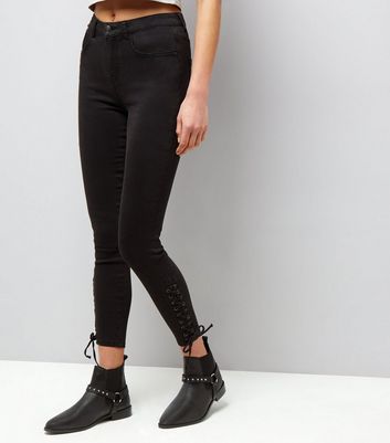 skinny jeans with lace up boots