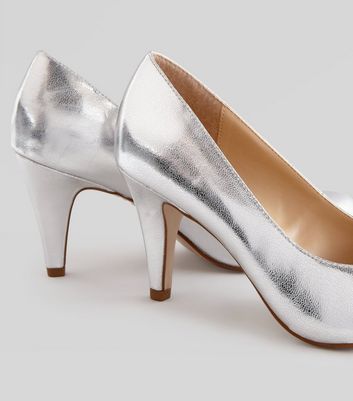 silver court shoe