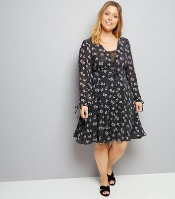 Curves Black Dot Floral Print Lace Up Dress New Look