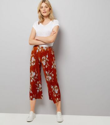 lightweight cropped trousers