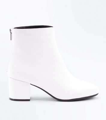 White ankle store boots no heel