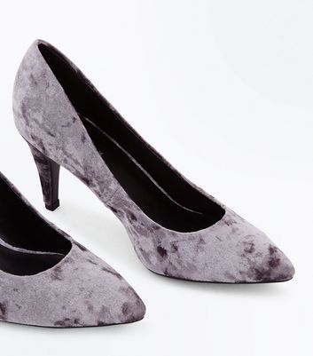 Grey hot sale velvet pumps