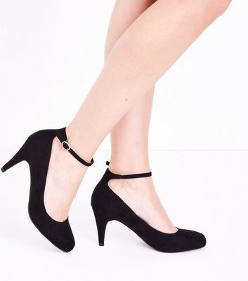 round toe ankle strap shoes