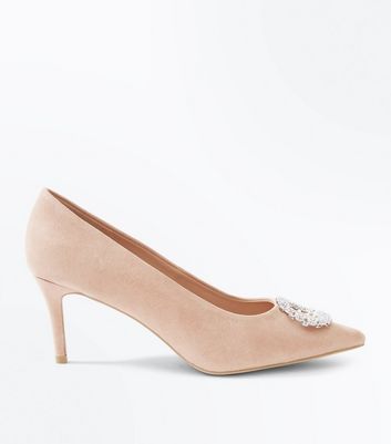 court shoes with brooch