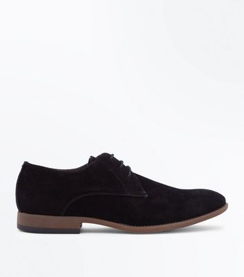 Schwarze Derby Schuhe in Wildleder Optik mit seitlicher Ziernaht Für später speichern Von gespeicherten Artikeln entfernen Schwarze Derby Schuhe in Wildleder Optik mit seitlicher Ziernaht Für später speichern Von gespeicherten Artikeln entfernen
