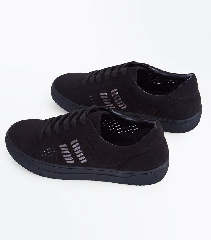 Schwarze Sneaker In Wildleder Optik Mit Cut Outs Und Metallic Einsatz New Look