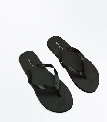 new look black flip flops