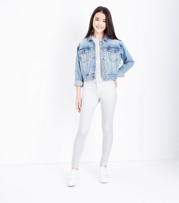 girl white skinny jeans