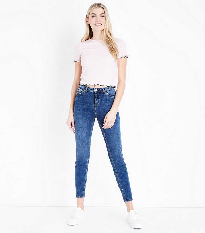 https://media2.newlookassets.com/i/newlook/558285640/womens/clothing/jeans/blue-ankle-grazer-skinny-jenna-jeans.jpg?strip=true&qlt=50&w=720