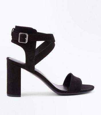 chaussure femme laniere cheville