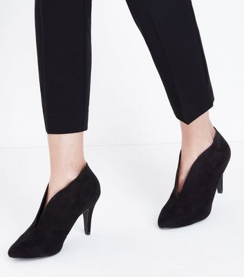 V cut clearance front booties