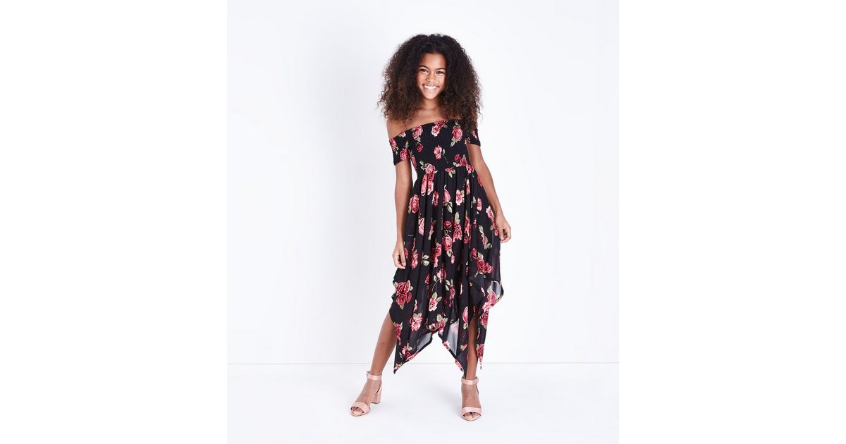 Ados - Robe noire en tulle à imprimé floral et ourlet à pointes | New Look