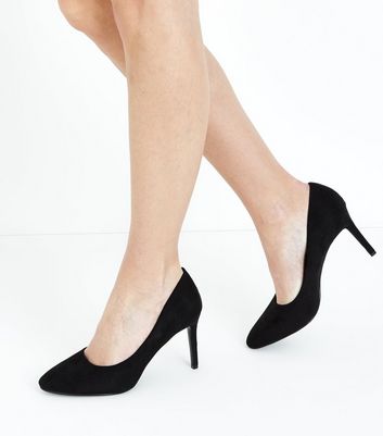 Almond toe best sale black pumps