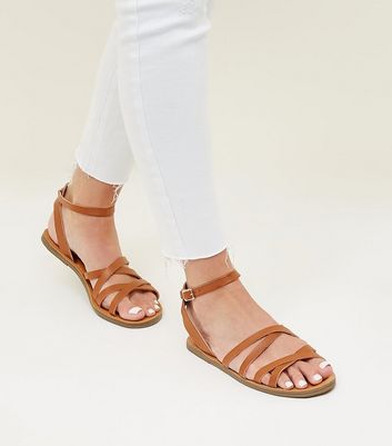 Amazon.com | Miz Mooz Dipper Women's Buckle Sandal | Sandals